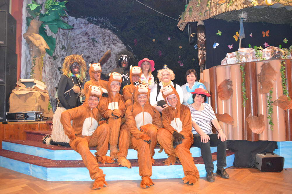 Waschweiber im Kostuem